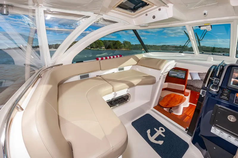 Slide: The Image of Pursuit OS 385 Offshore 2015 - 15