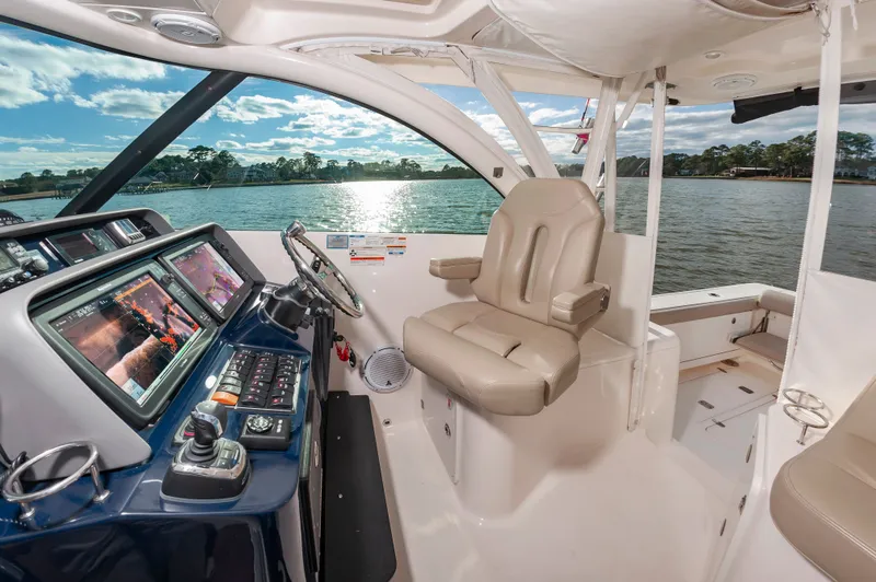 Slide: The Image of Pursuit OS 385 Offshore 2015 - 17