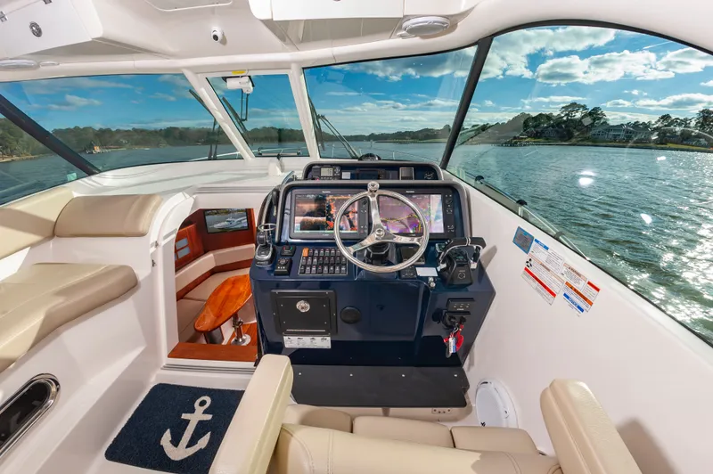 Slide: The Image of Pursuit OS 385 Offshore 2015 - 19