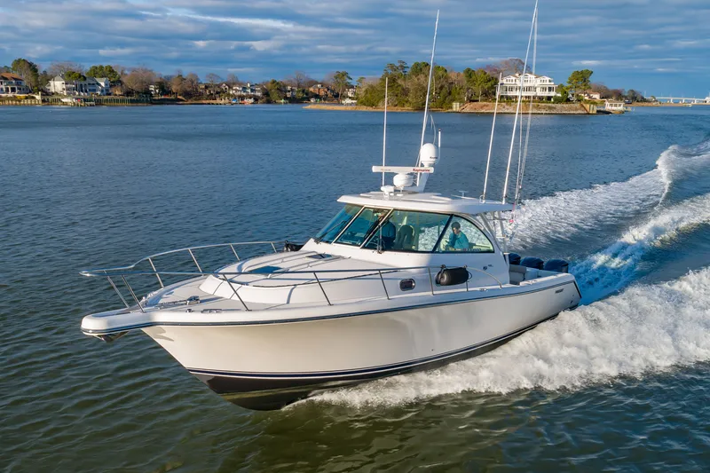 Slide: The Image of Pursuit OS 385 Offshore 2015 - 2