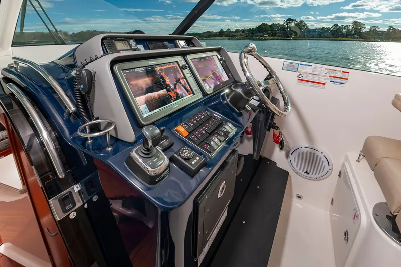 Slide: The Image of Pursuit OS 385 Offshore 2015 - 20
