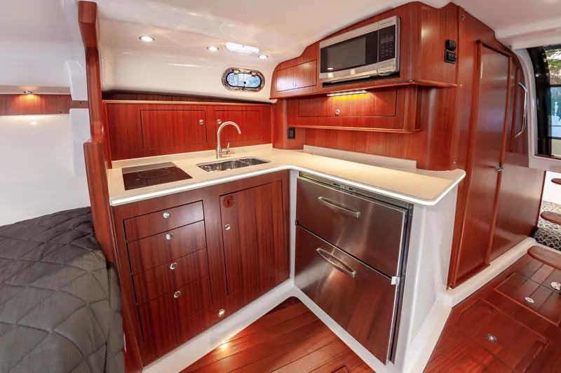 Slide: The Image of Pursuit OS 385 Offshore 2015 - 25