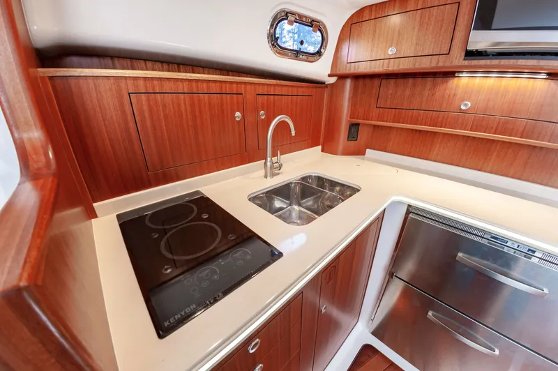 Slide: The Image of Pursuit OS 385 Offshore 2015 - 26