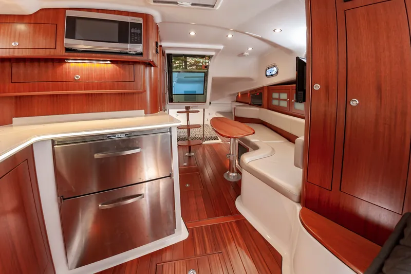 Slide: The Image of Pursuit OS 385 Offshore 2015 - 29