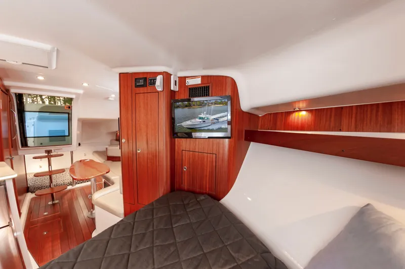 Slide: The Image of Pursuit OS 385 Offshore 2015 - 30