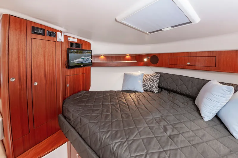 Slide: The Image of Pursuit OS 385 Offshore 2015 - 31