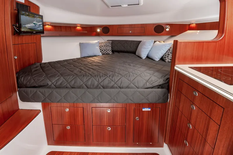 Slide: The Image of Pursuit OS 385 Offshore 2015 - 33