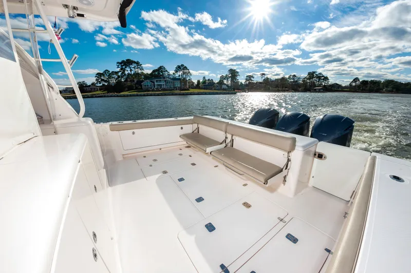 Slide: The Image of Pursuit OS 385 Offshore 2015 - 4