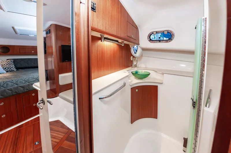 Slide: The Image of Pursuit OS 385 Offshore 2015 - 40