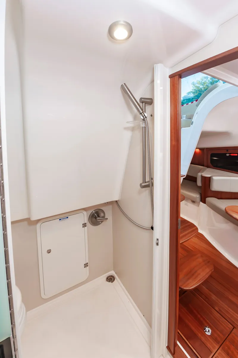 Slide: The Image of Pursuit OS 385 Offshore 2015 - 43