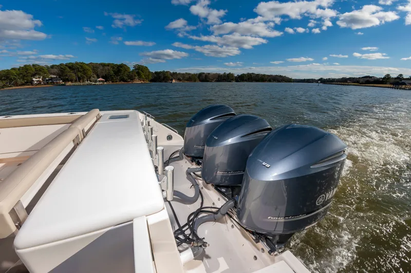 Slide: The Image of Pursuit OS 385 Offshore 2015 - 6