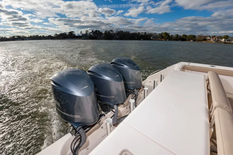 Slide: The Image of Pursuit OS 385 Offshore 2015 - 7