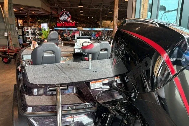 Slide: The Image of 2026 Nitro Z20 XL Pro boat displayed in showroom with sleek design and powerful engine. - 116