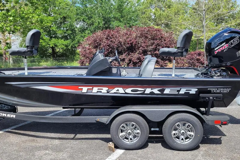 The Image of Tracker Pro Team 195 2026 - 0