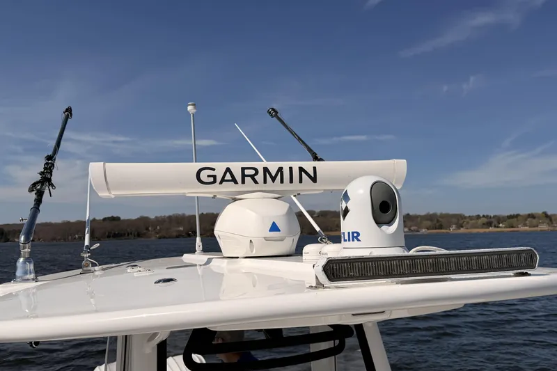 Slide: The Image of Regulator 28 boat with Garmin and FLIR technology, 2022 model. - 21