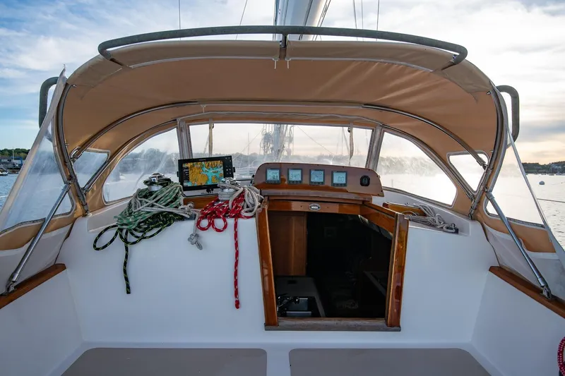 Slide: The Image of Cockpit of 1989 Hinckley Sou'wester 51 sailboat with navigation equipment and ropes. - 31