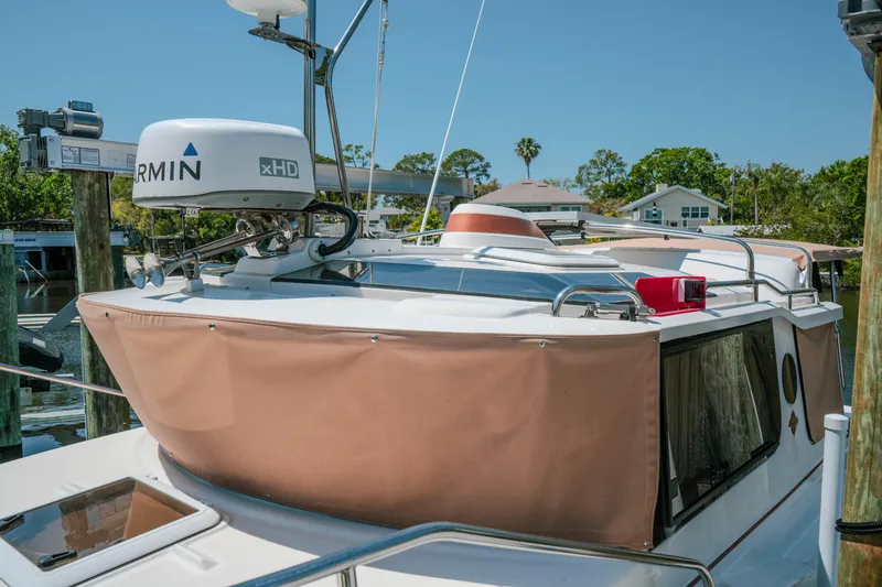 Slide: The Image of 2024 FML R27 LE boat with Garmin xHD radar docked in a marina. - 41
