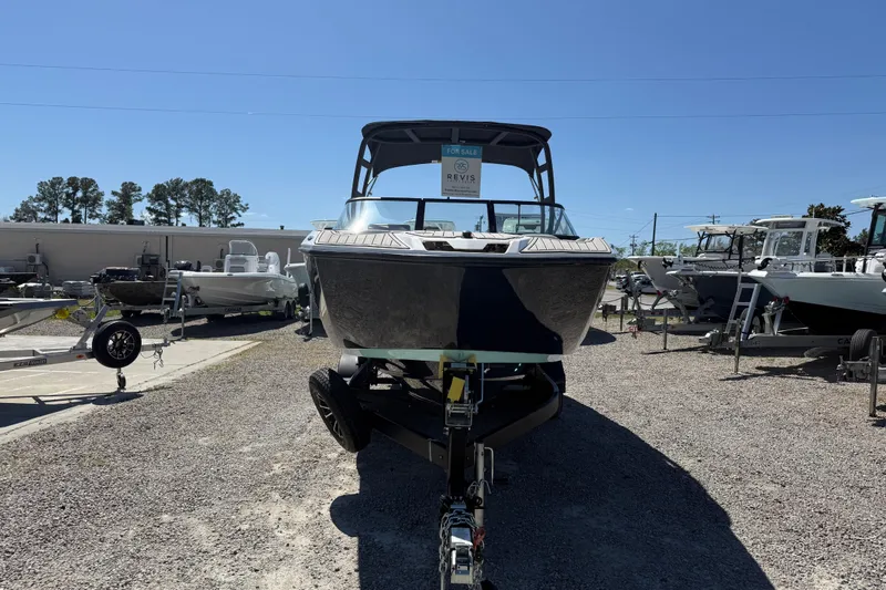 Slide: The Image of 2023 Yamaha Boats AR250 on trailer, displayed outdoors under clear blue sky. - 12