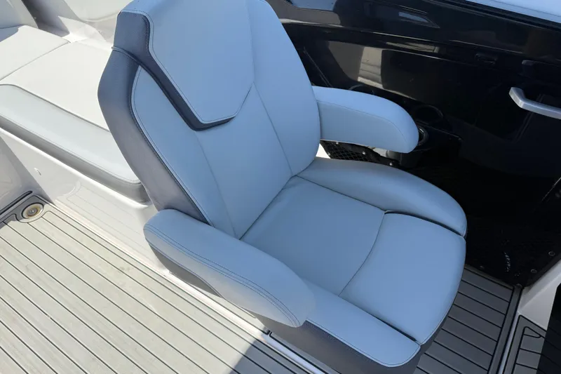 Slide: The Image of Captain's chair on 2023 Yamaha Boats AR250, featuring sleek design and comfortable seating. - 29
