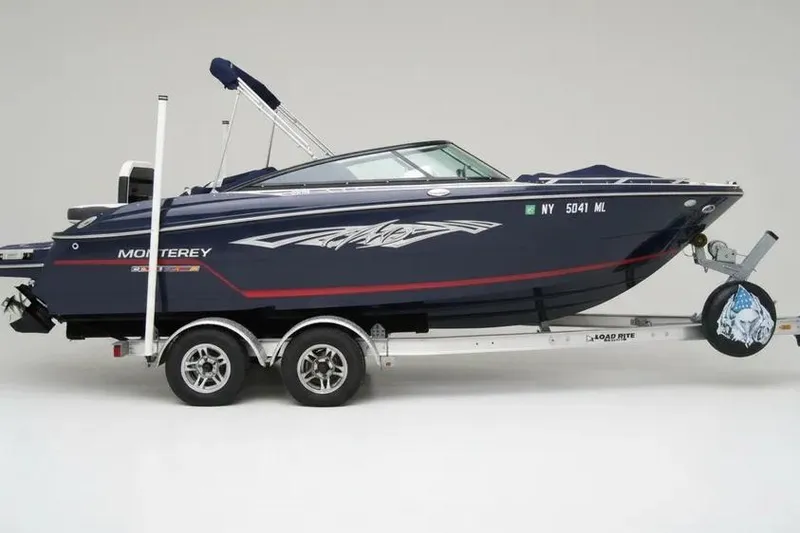 The Image of 2015 Monterey 218SS Super Sport boat on trailer, side view. - 0