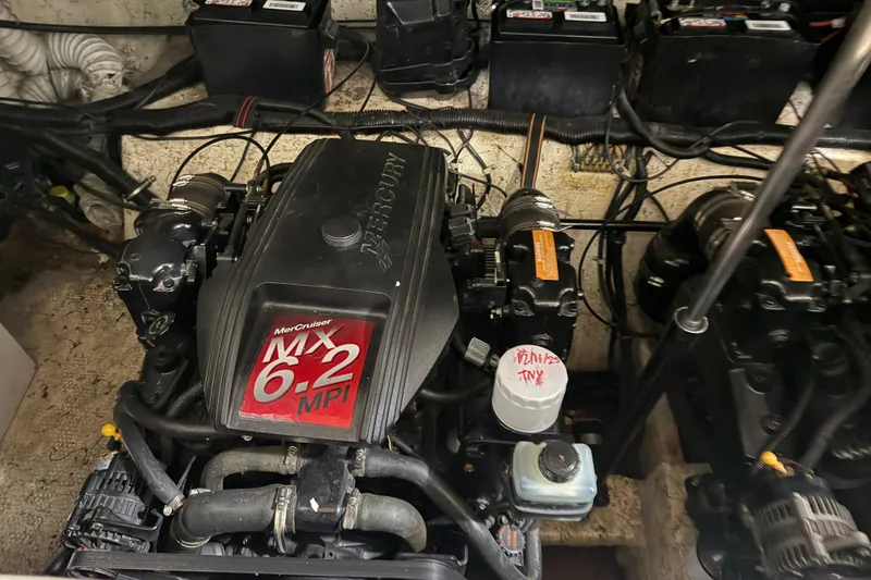 Slide: The Image of Engine compartment of 2002 Rinker Fiesta Vee 342 with MerCruiser MX 6.2 MPI engine. - 7