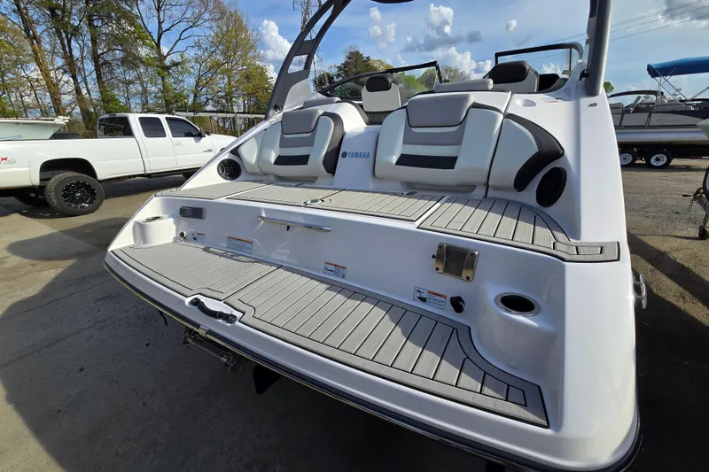 Slide: The Image of 2022 Yamaha Boats 212S rear view with seating and swim platform. - 14