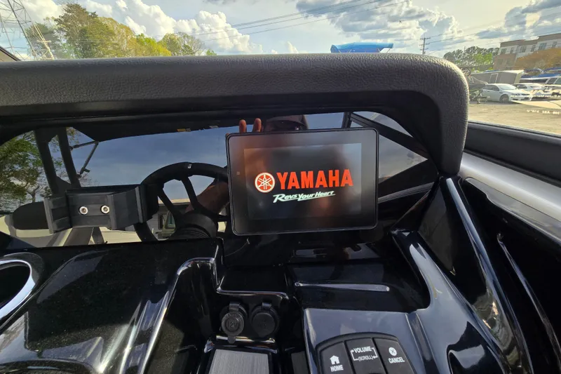 Slide: The Image of Dashboard of 2022 Yamaha Boats 212S with digital display and controls. - 43