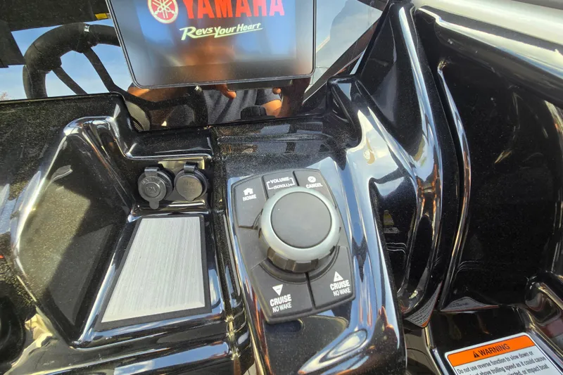 Slide: The Image of Control panel of 2022 Yamaha Boats 212S, featuring cruise and volume controls. - 44