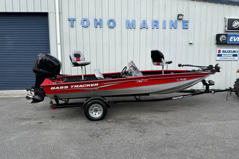 The Image of 2007 Tracker Pro Team 175 TXW bass boat in red, parked at Toho Marine. - 1