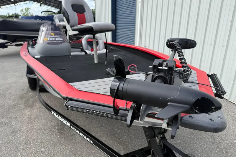 Slide: The Image of 2007 Tracker Pro Team 175 TXW fishing boat with Minn Kota trolling motor. - 10