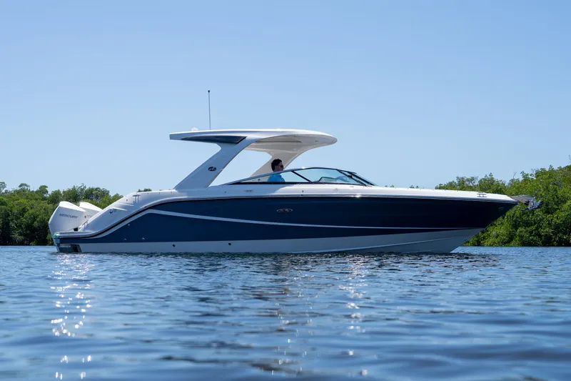 Slide: The Image of Sea Ray SLX 310 Outboard 2023 - 0