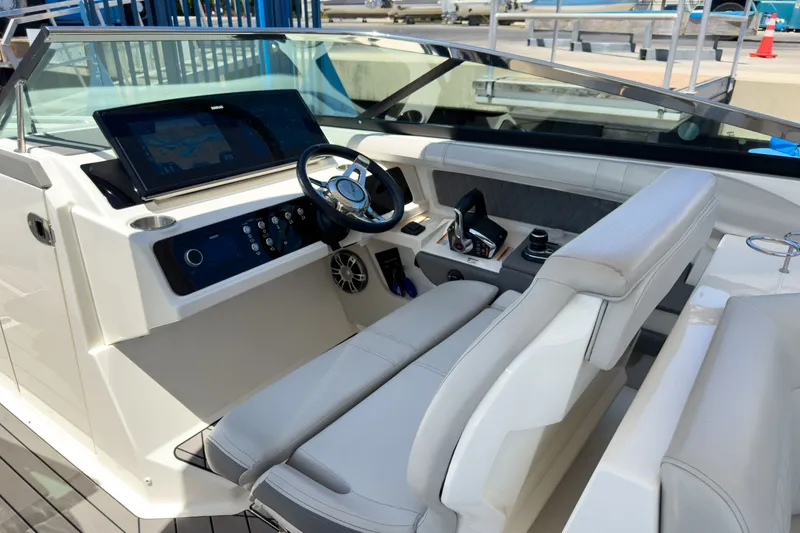 Slide: The Image of Sea Ray SLX 310 Outboard 2023 - 12