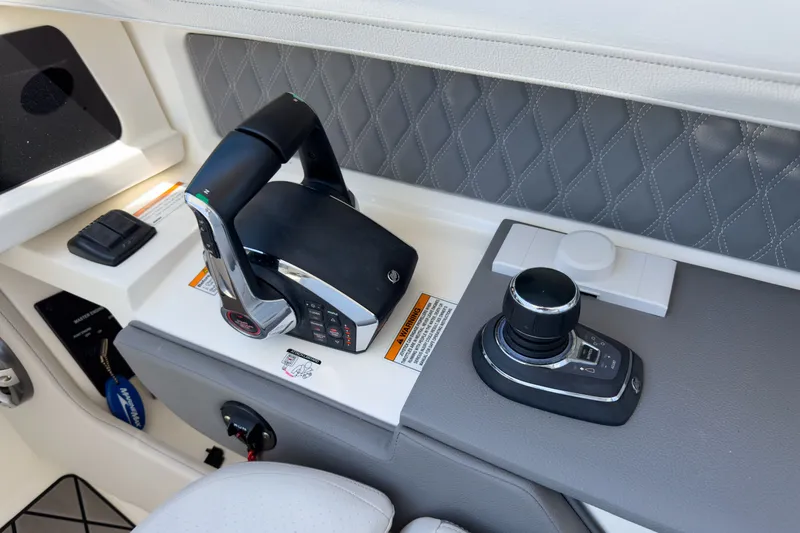 Slide: The Image of Sea Ray SLX 310 Outboard 2023 - 17