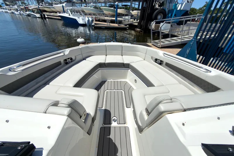 Slide: The Image of Sea Ray SLX 310 Outboard 2023 - 21