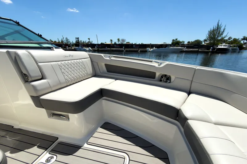 Slide: The Image of Sea Ray SLX 310 Outboard 2023 - 22