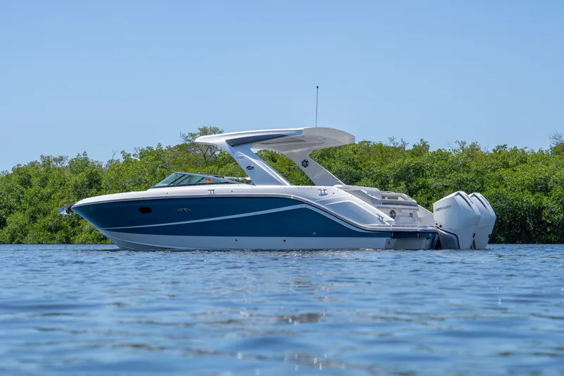 Slide: The Image of Sea Ray SLX 310 Outboard 2023 - 25