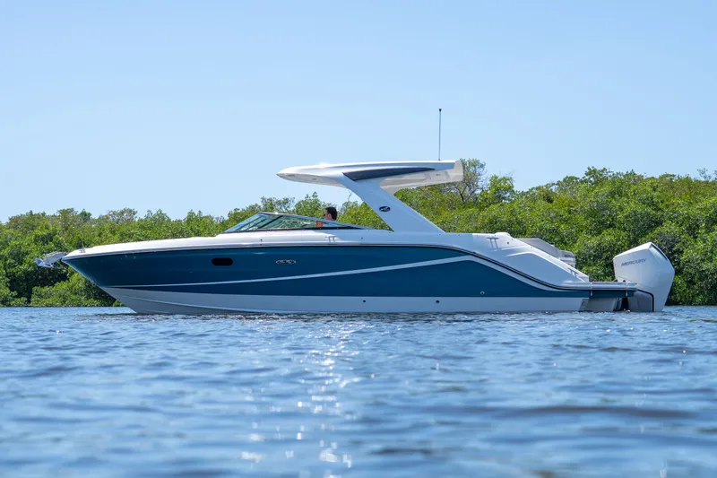 Slide: The Image of Sea Ray SLX 310 Outboard 2023 - 26