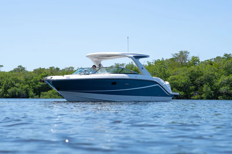 Slide: The Image of Sea Ray SLX 310 Outboard 2023 - 28