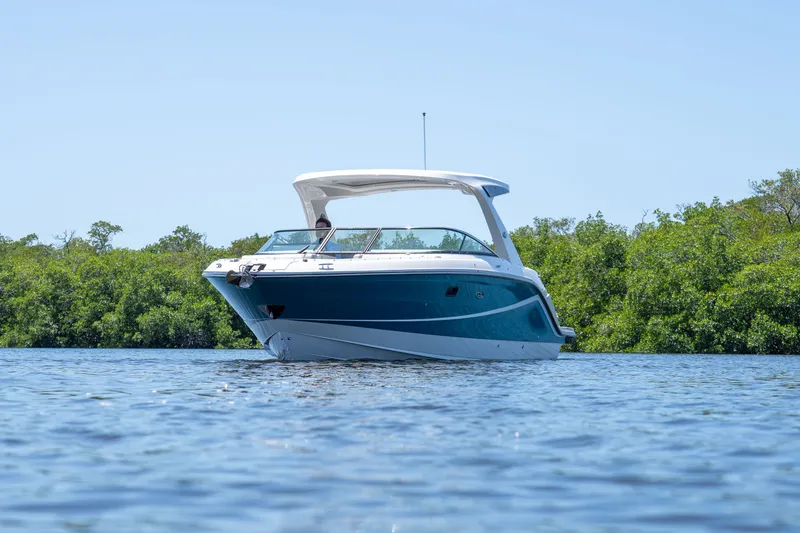 Slide: The Image of Sea Ray SLX 310 Outboard 2023 - 29