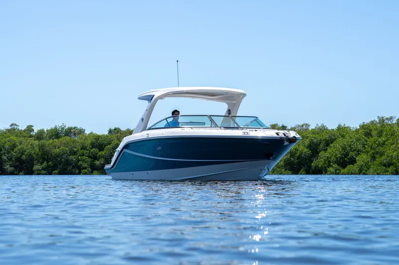 Slide: The Image of Sea Ray SLX 310 Outboard 2023 - 30