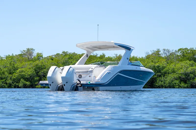 Slide: The Image of Sea Ray SLX 310 Outboard 2023 - 33