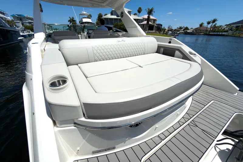 Slide: The Image of Sea Ray SLX 310 Outboard 2023 - 5