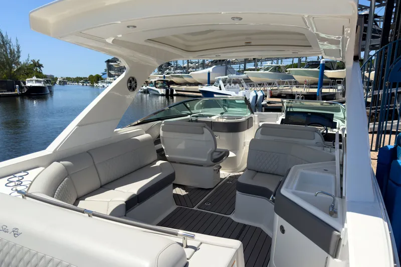 Slide: The Image of Sea Ray SLX 310 Outboard 2023 - 6