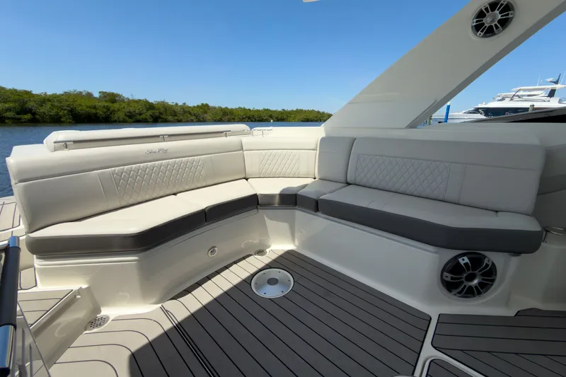 Slide: The Image of Sea Ray SLX 310 Outboard 2023 - 8
