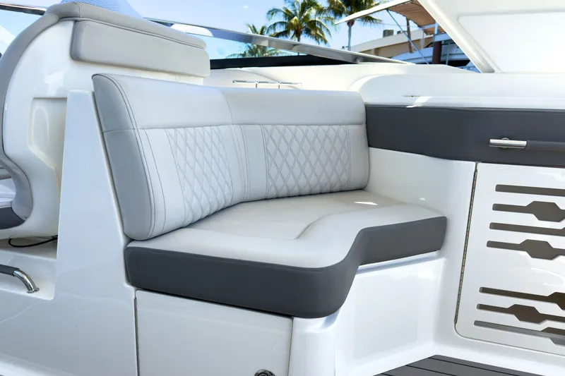Slide: The Image of Sea Ray SLX 310 Outboard 2023 - 9