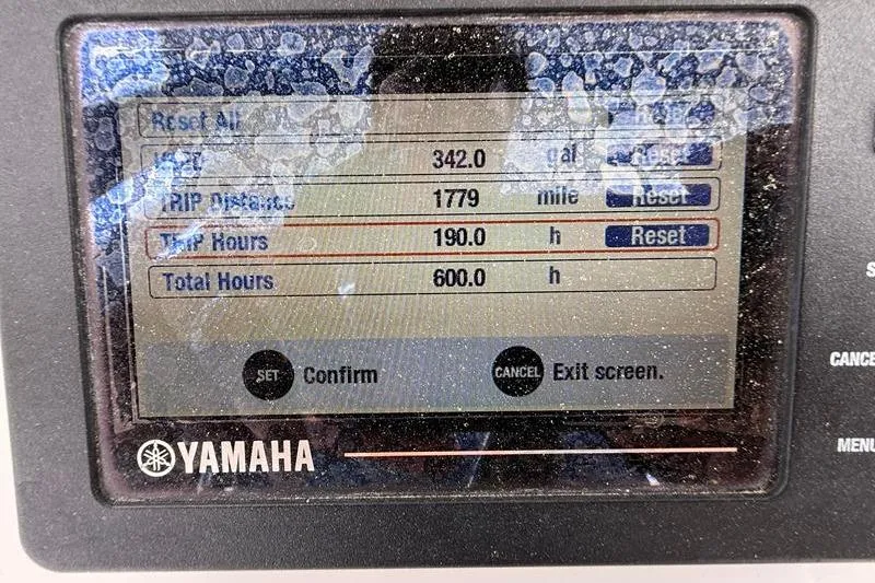 Slide: The Image of Yamaha display showing trip and total hours for 2016 Sea Hunt BX 22 BR boat. - 18