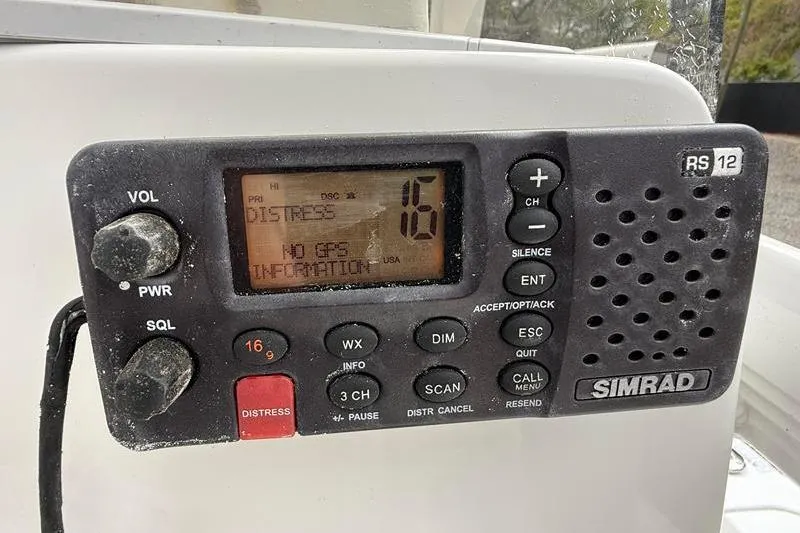 Slide: The Image of Simrad RS12 marine radio displaying distress signal on Sea Hunt BX 22 BR, 2016 model. - 20