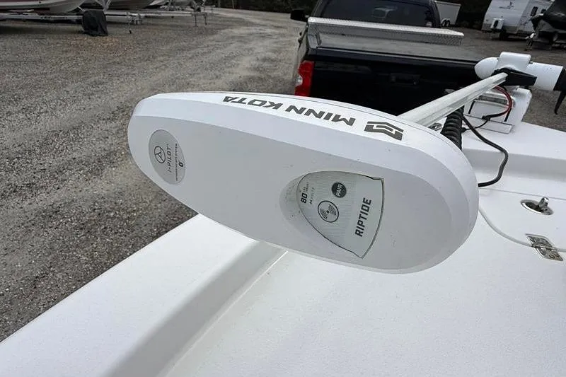 Slide: The Image of Minn Kota Riptide trolling motor on 2016 Sea Hunt BX 22 BR boat. - 33