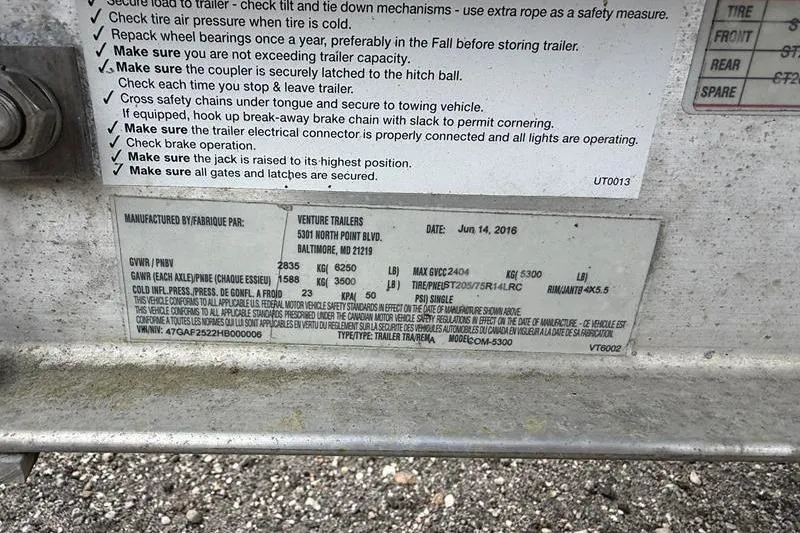 Slide: The Image of Trailer safety instructions and specifications label on a 2016 Sea Hunt BX 22 BR. - 39