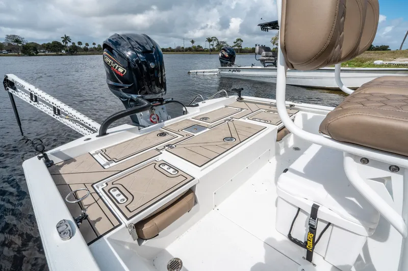 Slide: The Image of Avid 23 Fusion 2026 boat with modern design and powerful engine. - 7